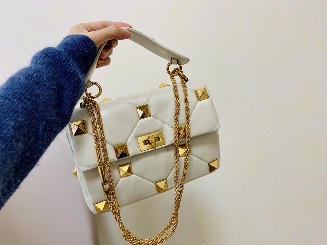 Valentin0_Garavani_Roman